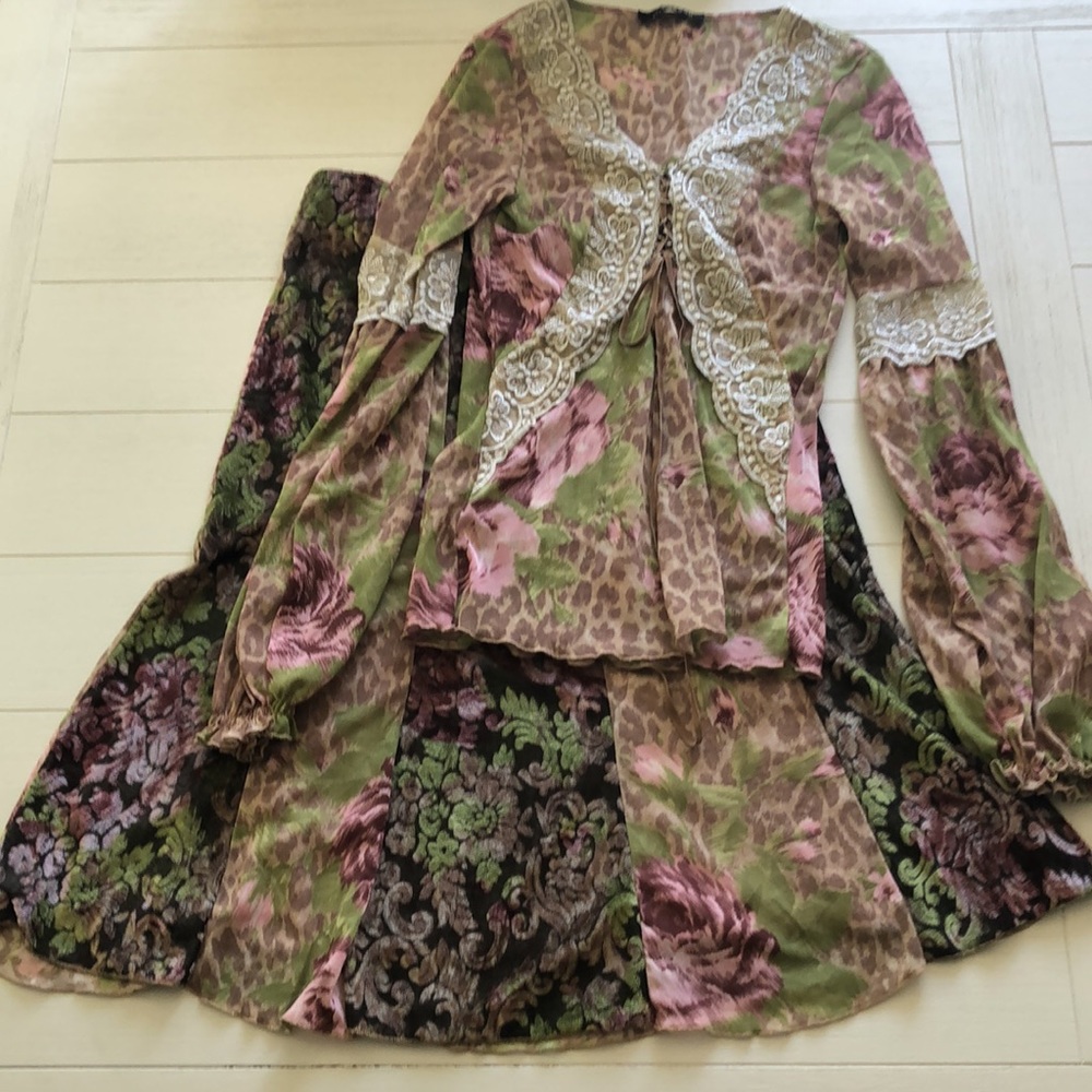 Vintage woman top and skirt new with tags.